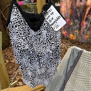 Black and White Women's Sun Top size 26W TIERED